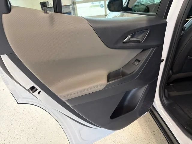 New 2027 Summit White Chevrolet LT image 20