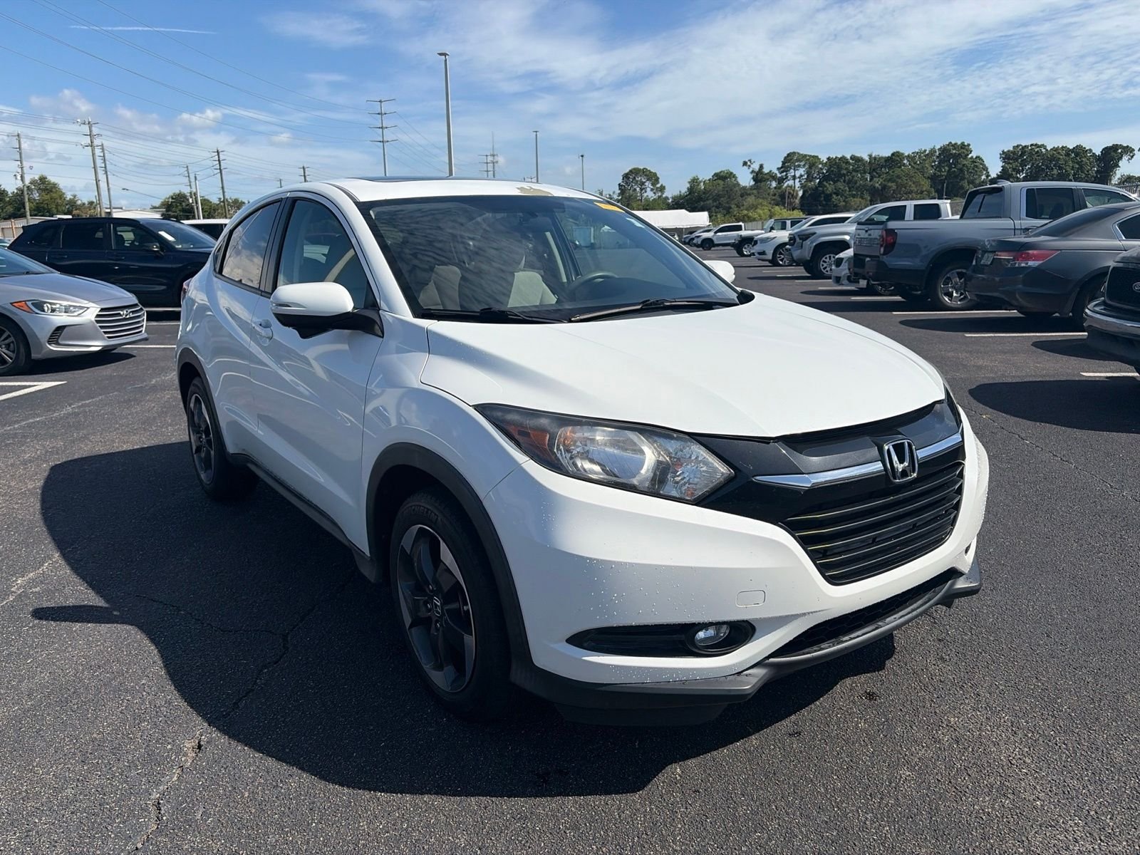 Used 2018 White Honda EX image 1