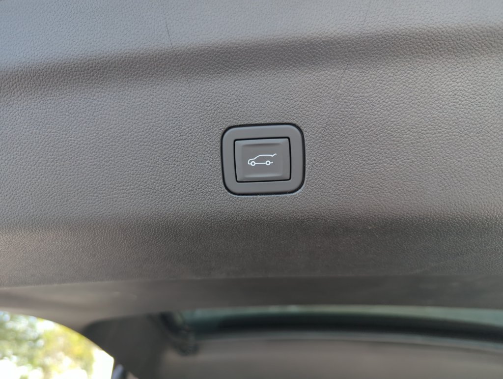 Used 2026 Argent Silver Metallic Cadillac Sport image 33