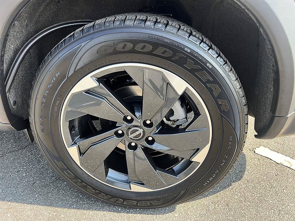 Certified Used 2025 Gun Metallic Nissan SV image 10