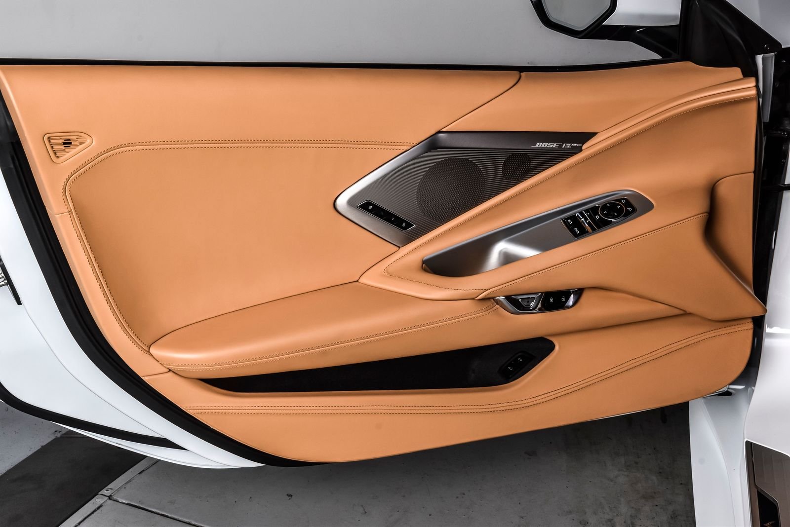 Used 2023 Arctic White Chevrolet Stingray image 18