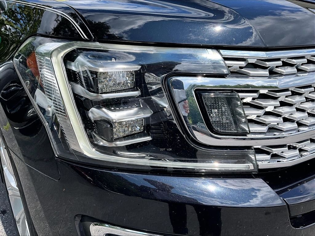 Used 2019 Black Metallic Ford Platinum image 34