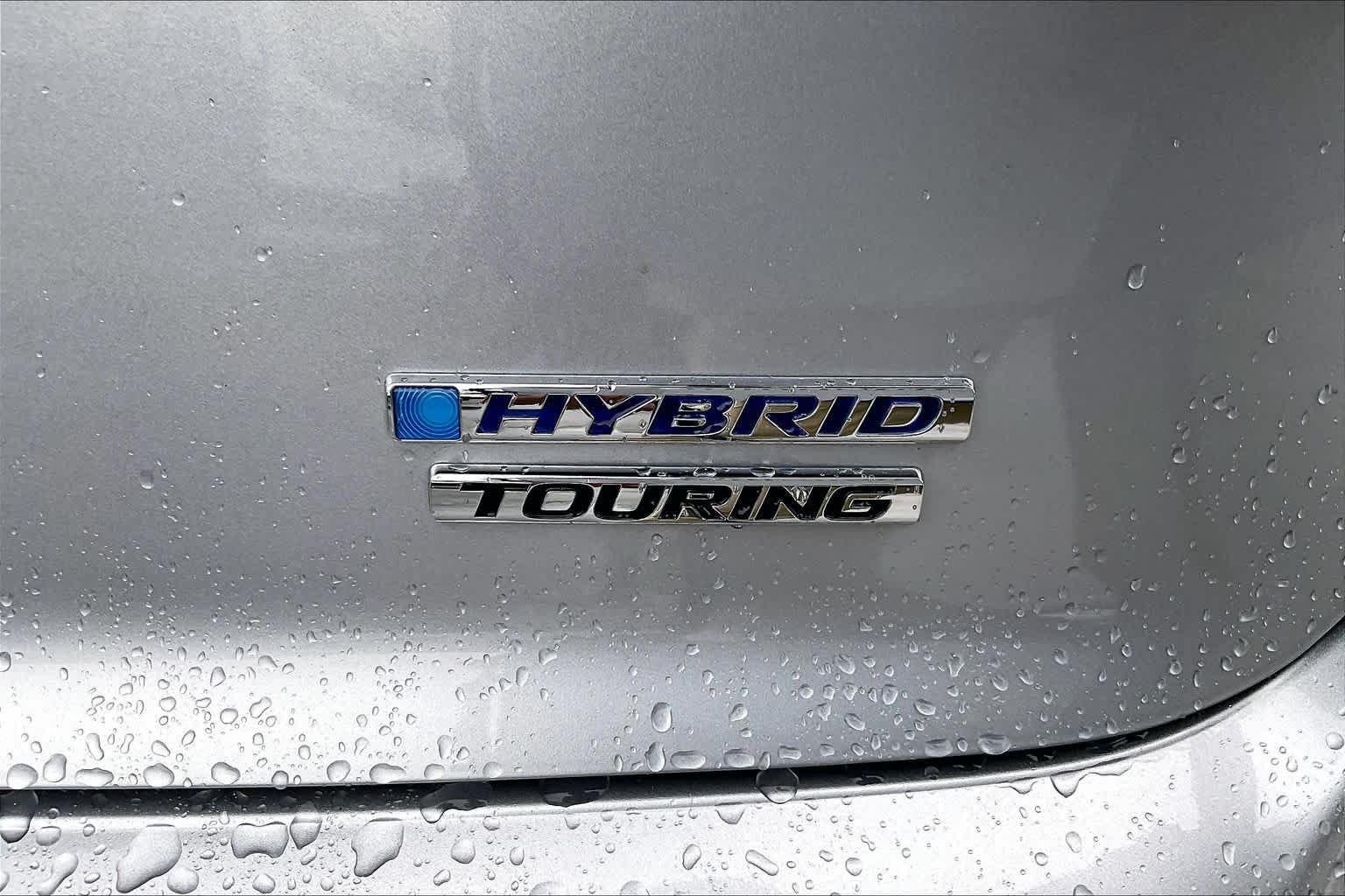 Used 2025 Solar Silver Metallic Honda Touring image 10