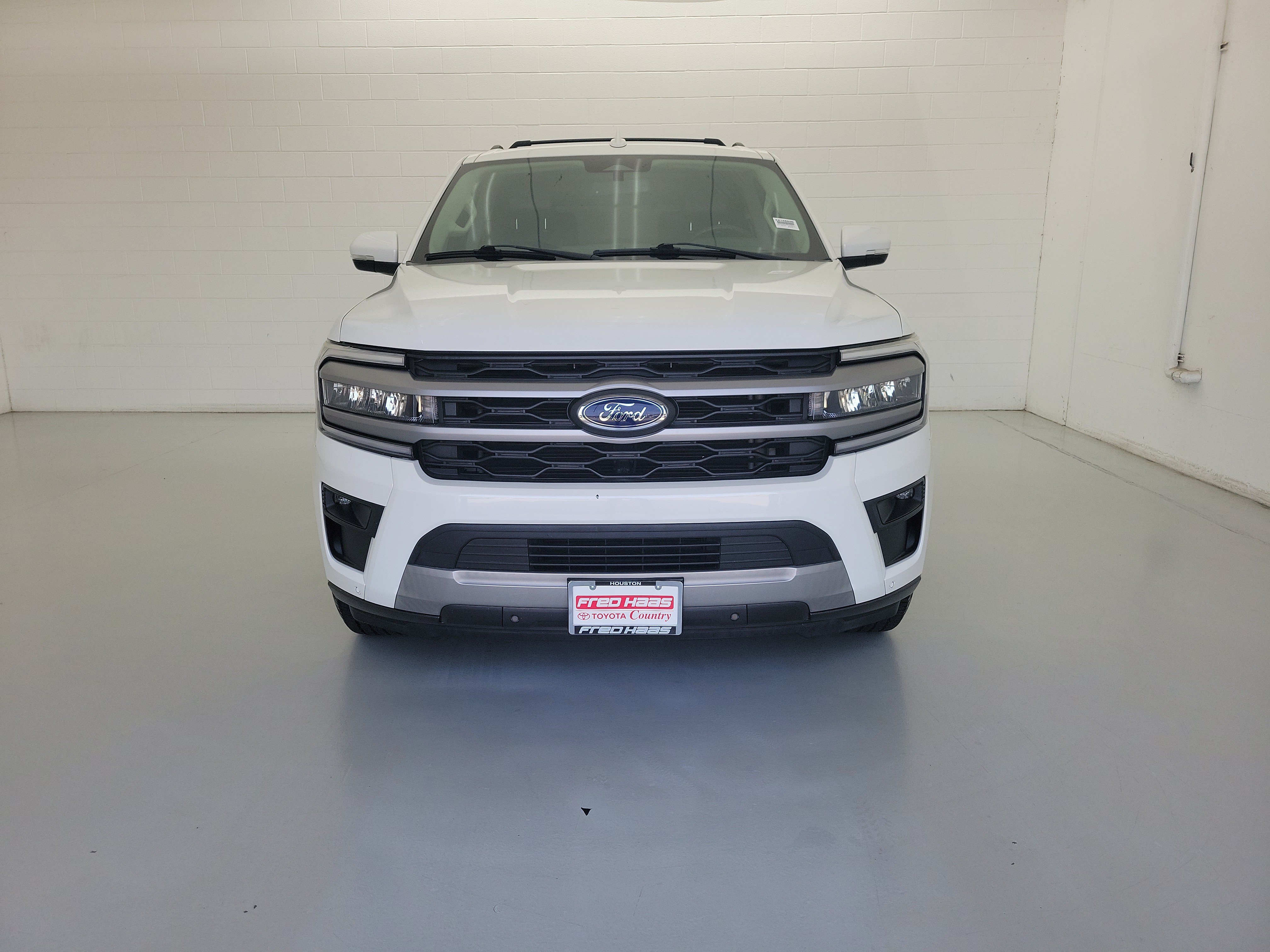 Used 2022 White Metallic Ford XLT image 3