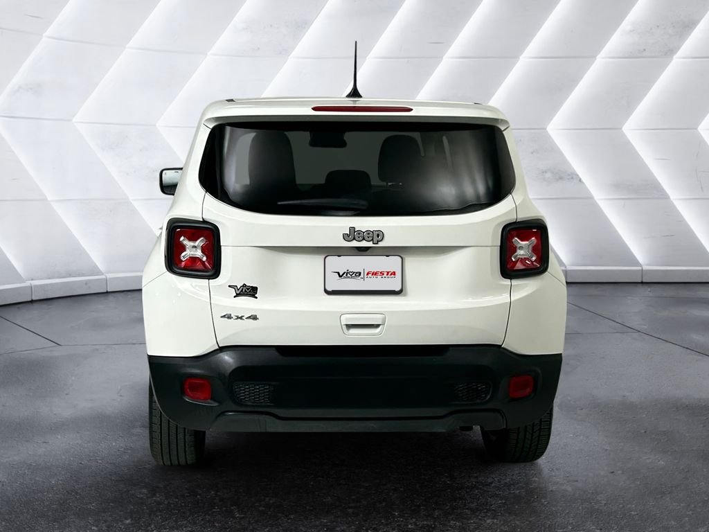 Used 2023 White Jeep Latitude image 5