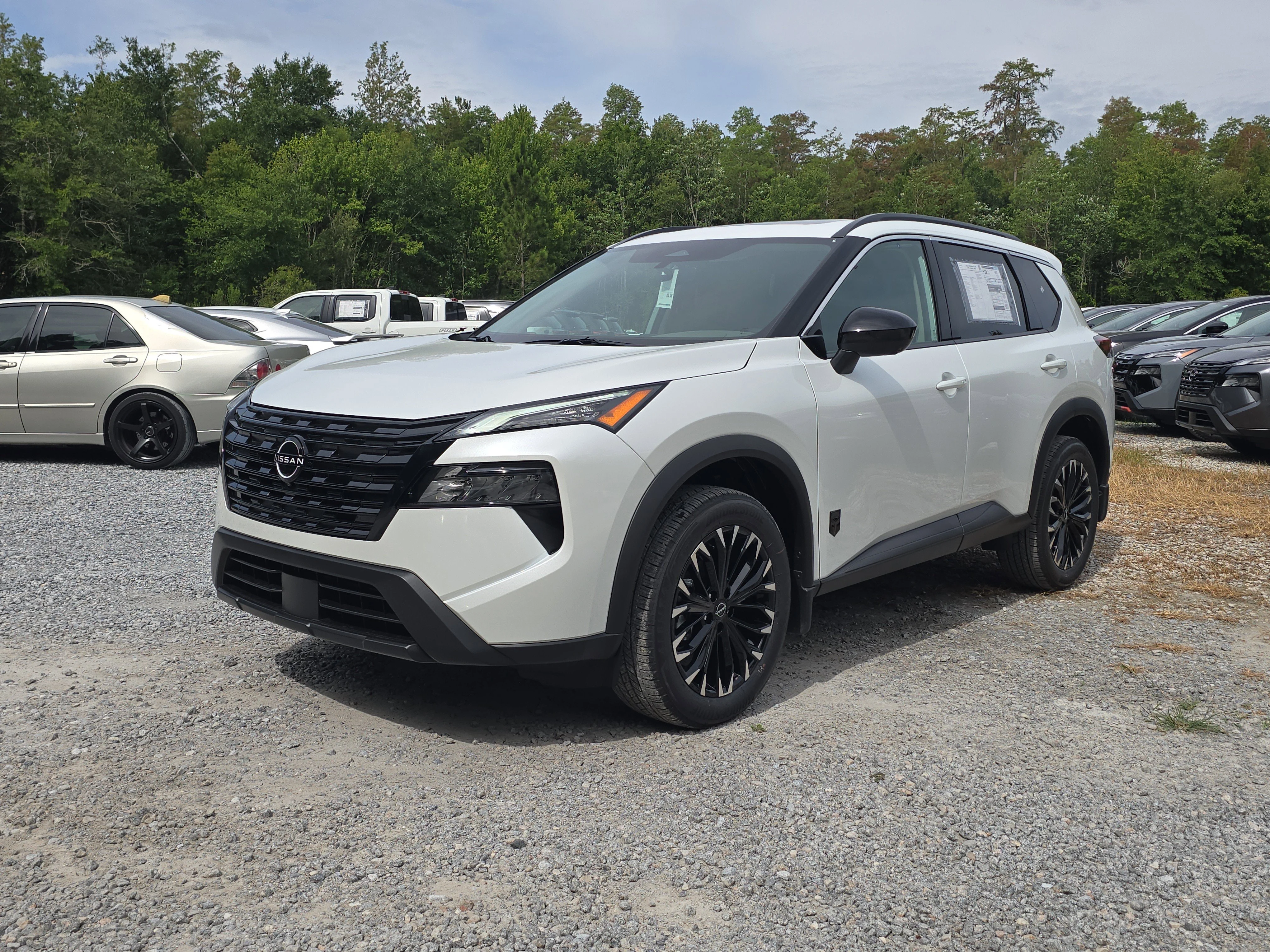 New 2026 Everest White Pearl TriCoat Nissan Dark Armor™ image 4