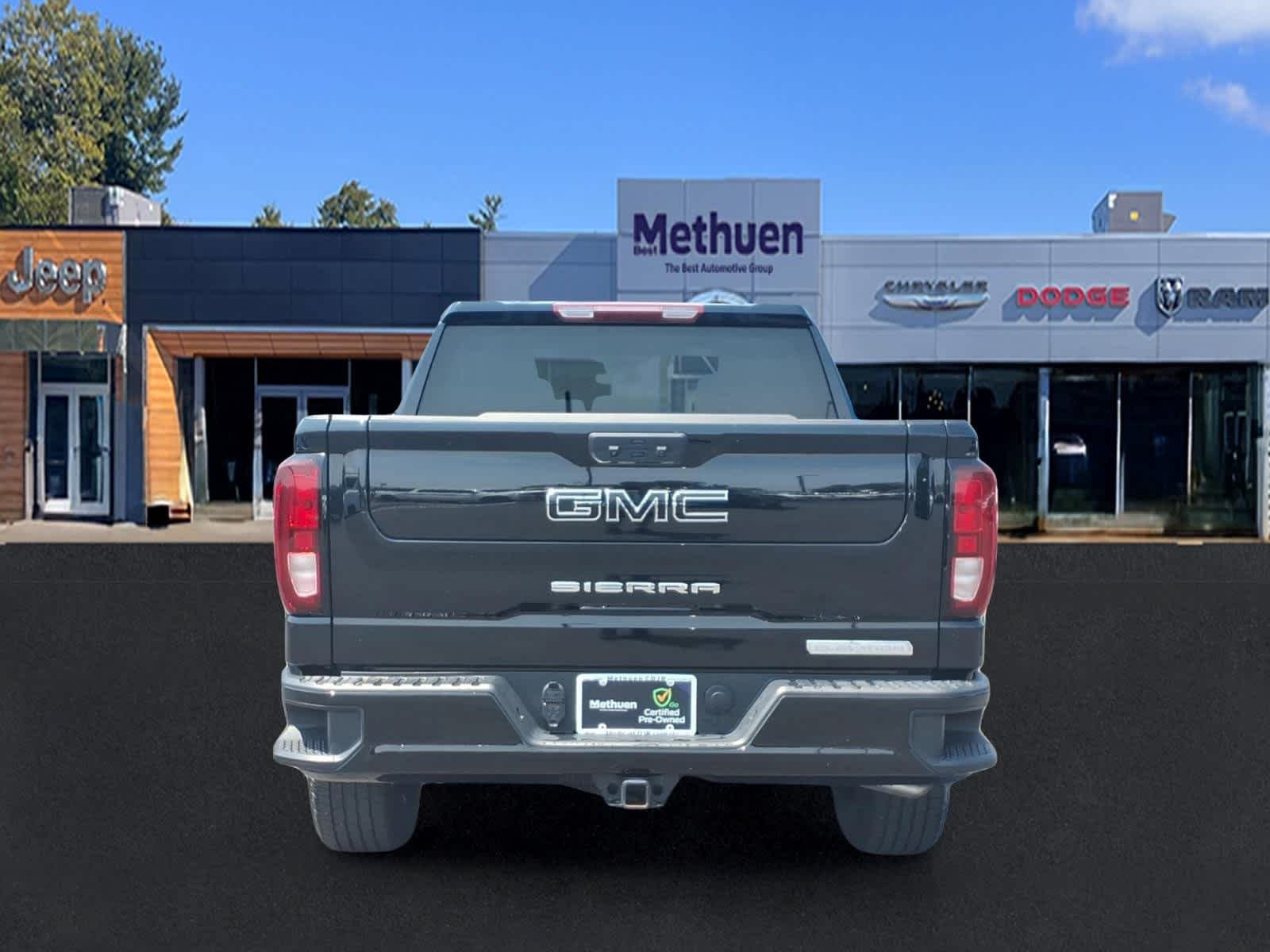 Used 2024 Onyx Black GMC Elevation image 5
