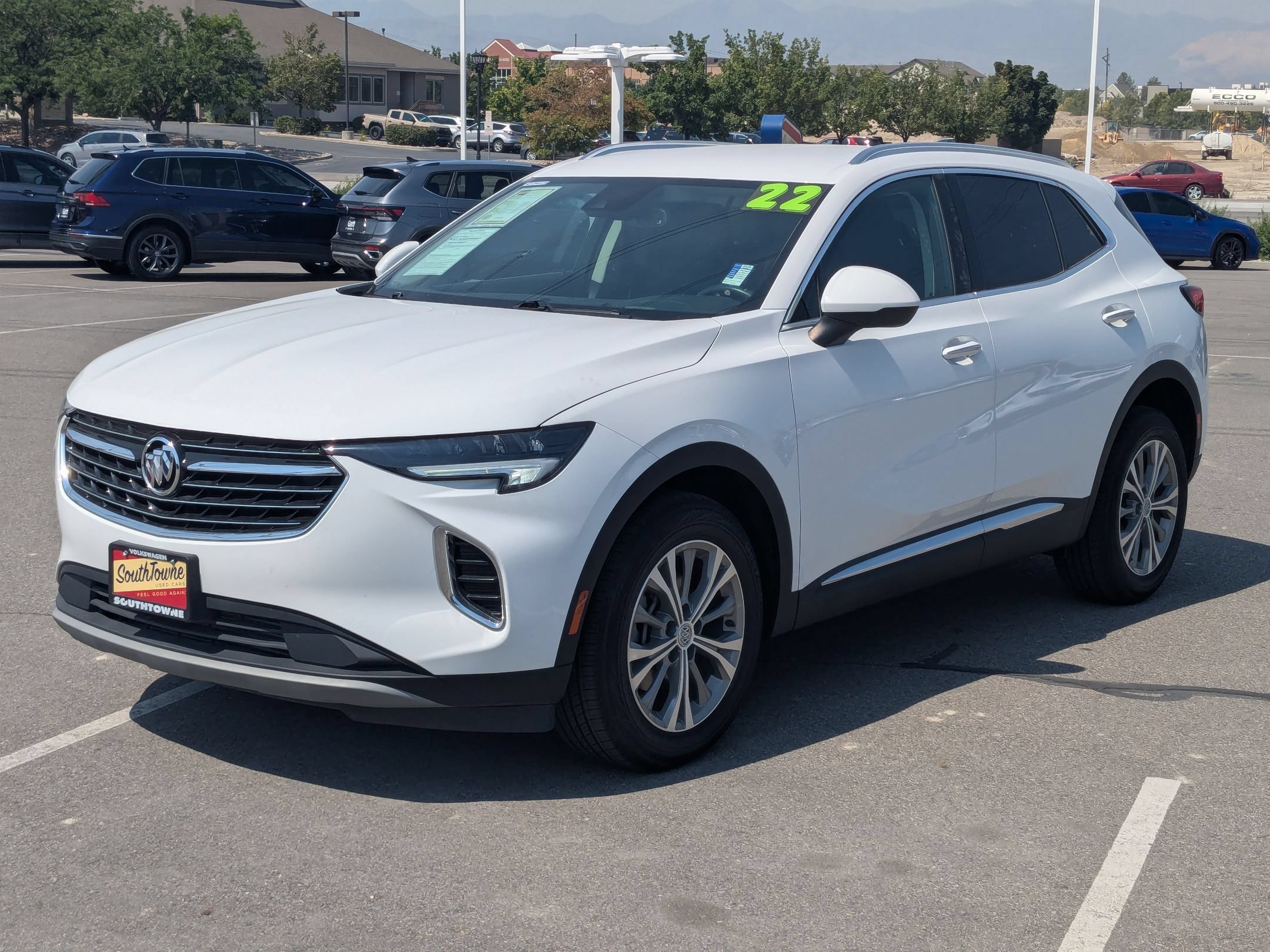 Used 2022 Summit White Buick Preferred image 8