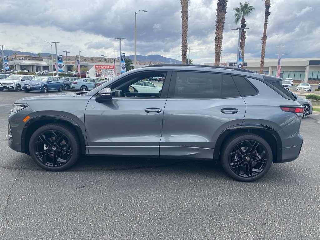 2025 Volkswagen Tiguan SE R-Line Black photo 2