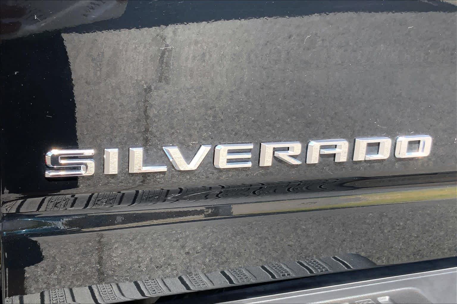 Used 2026 Black Chevrolet LTZ image 31