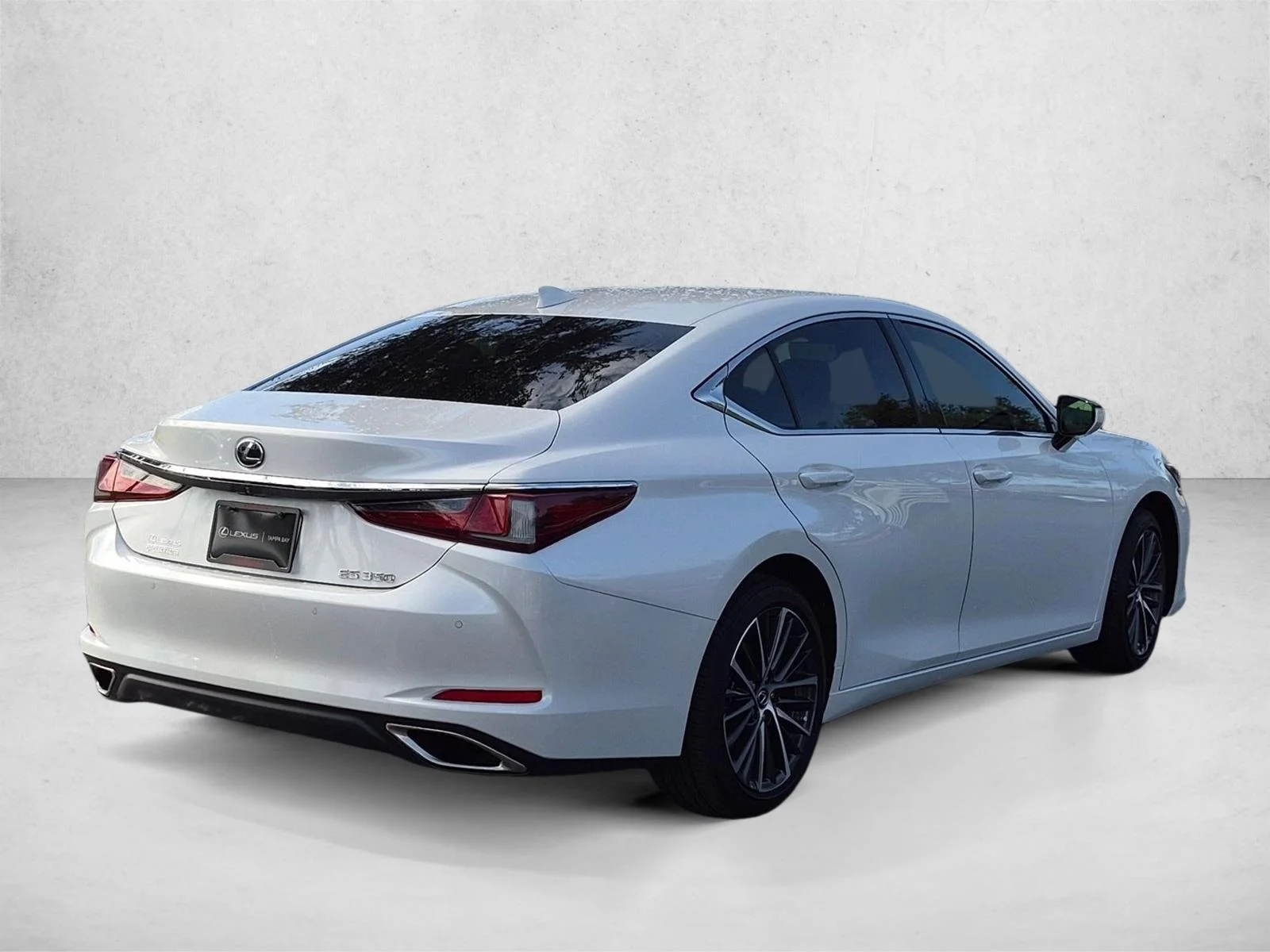 Certified Used 2025 Eminent White Pearl Lexus ES 350 image 4