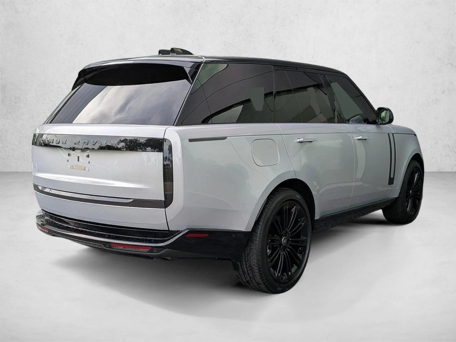 Used 2025 Hakuba Silver Metallic Land Rover SE image 5