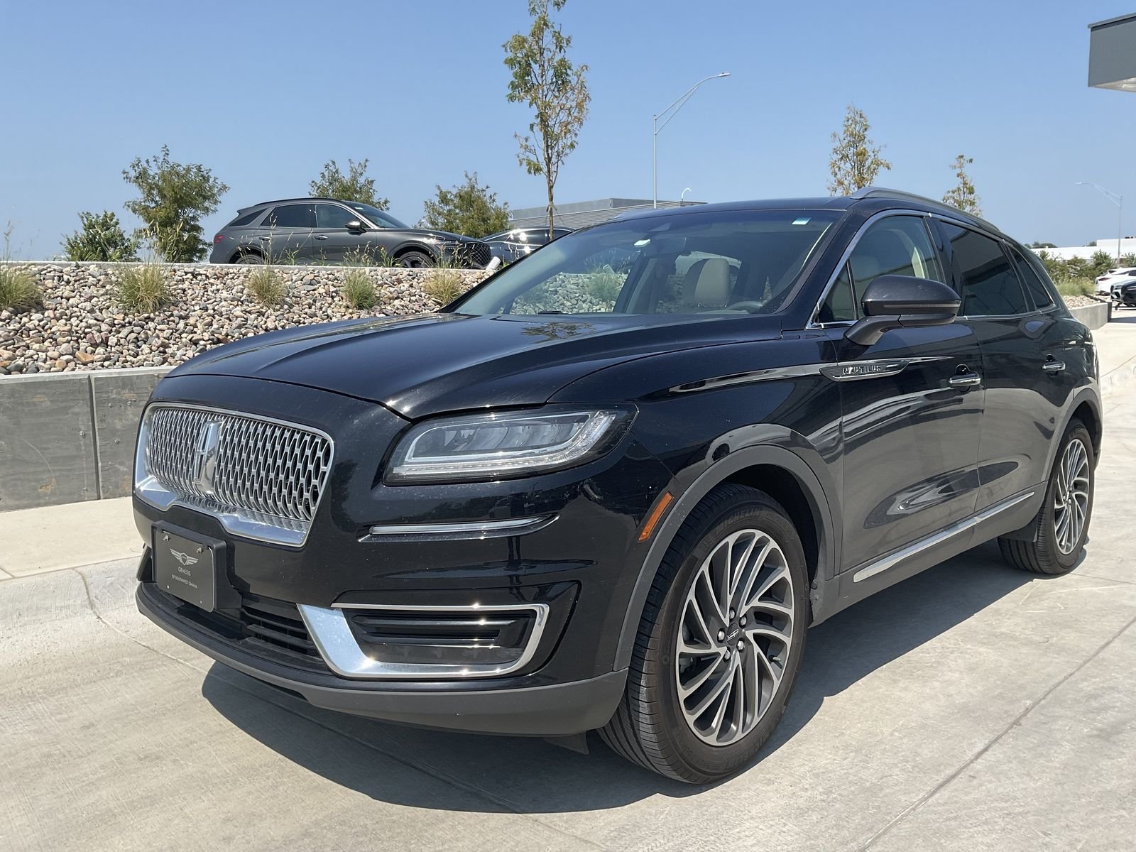 Used 2019 Black Lincoln Reserve image 1