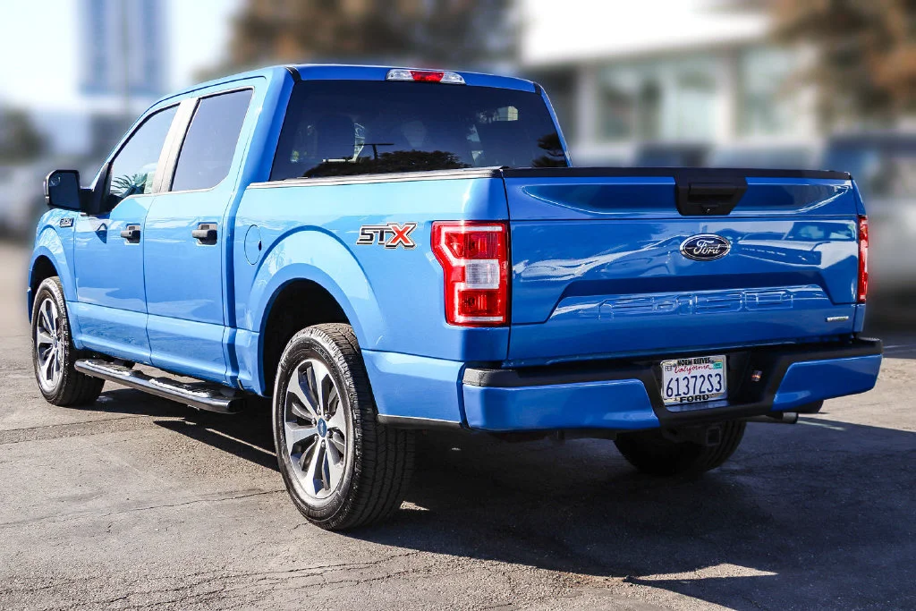 Used 2020 Blue Ford XL image 11