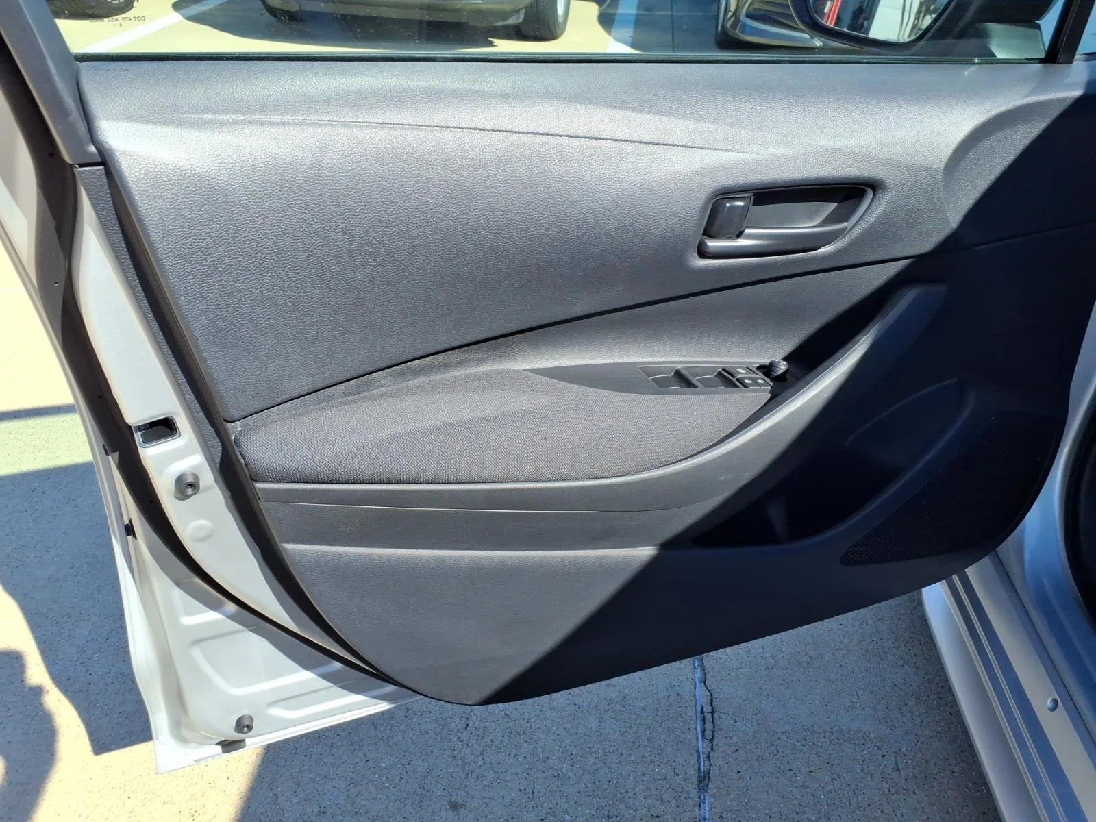 Used 2025 Wind Chill Pearl Toyota LE image 17