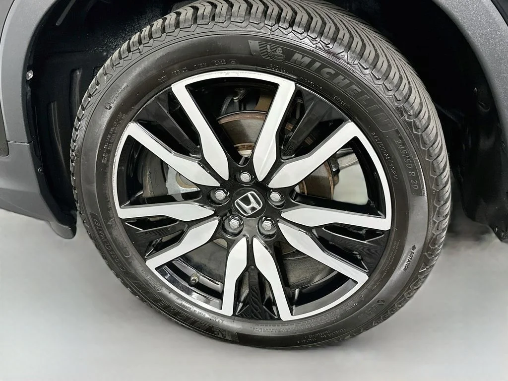 Used 2021 Crystal Black Pearl Honda Touring image 34