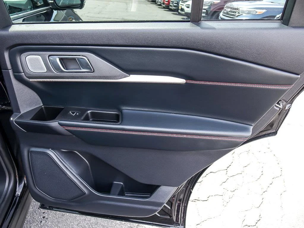 Used 2026 Agate Black Metallic Ford ST image 31
