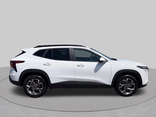 Used 2025 White Chevrolet LT image 6