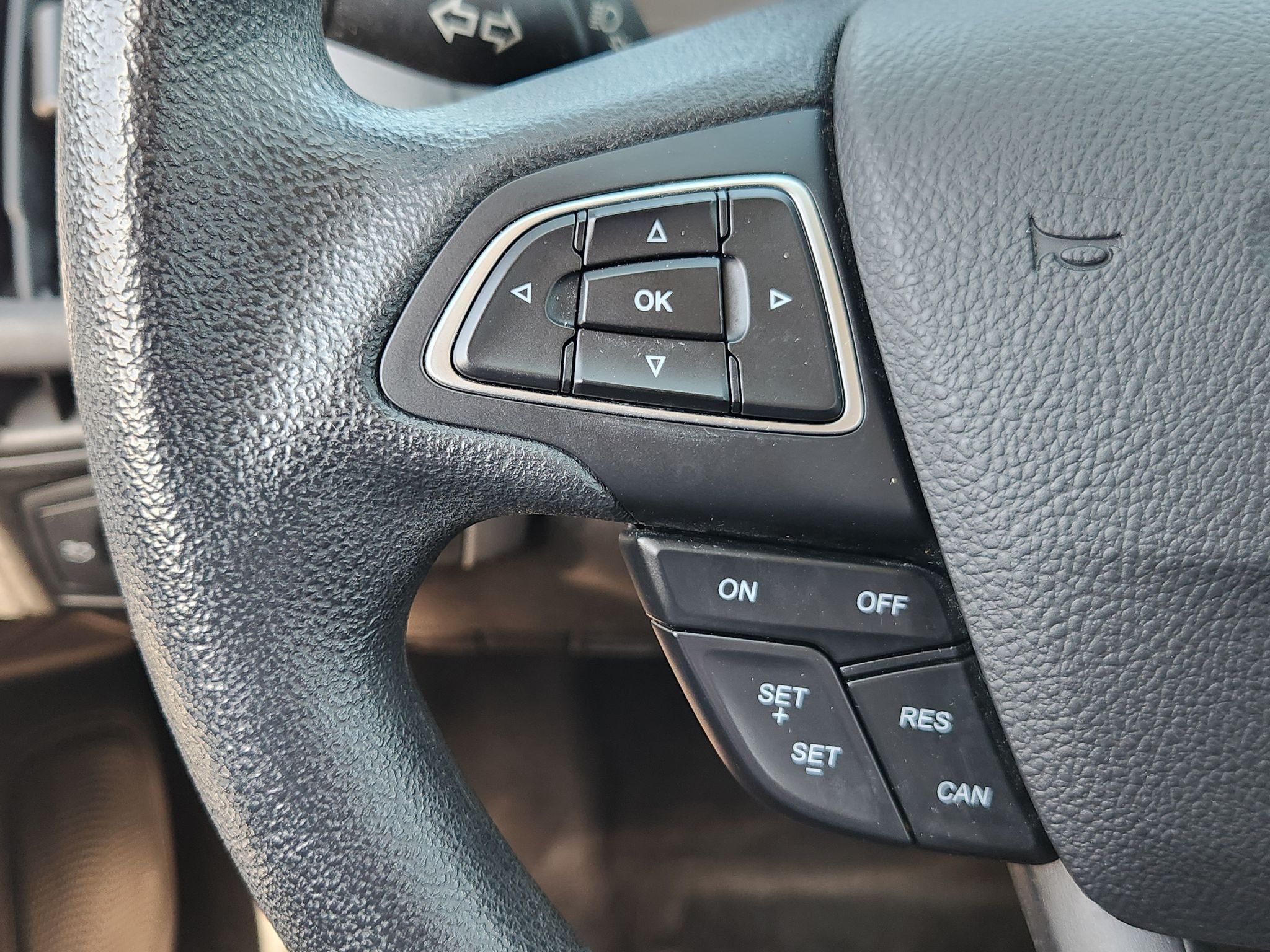 Used 2018 White Gold Metallic Ford SE image 29
