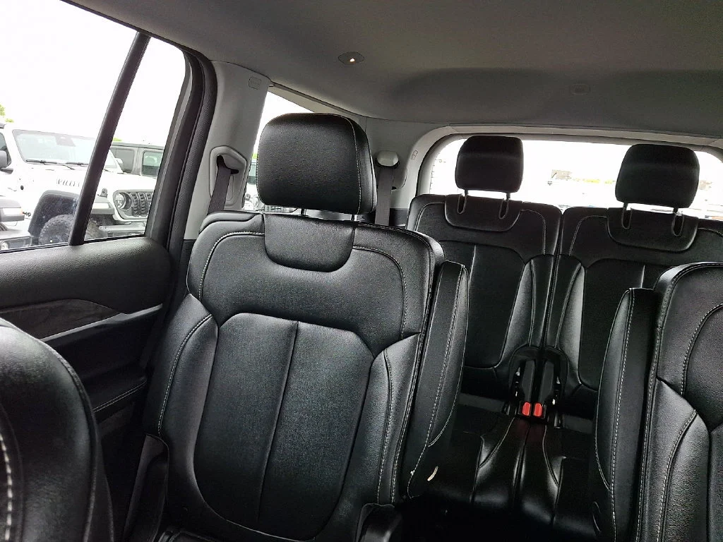 Used 2023 Silver Zynith Jeep Limited image 19