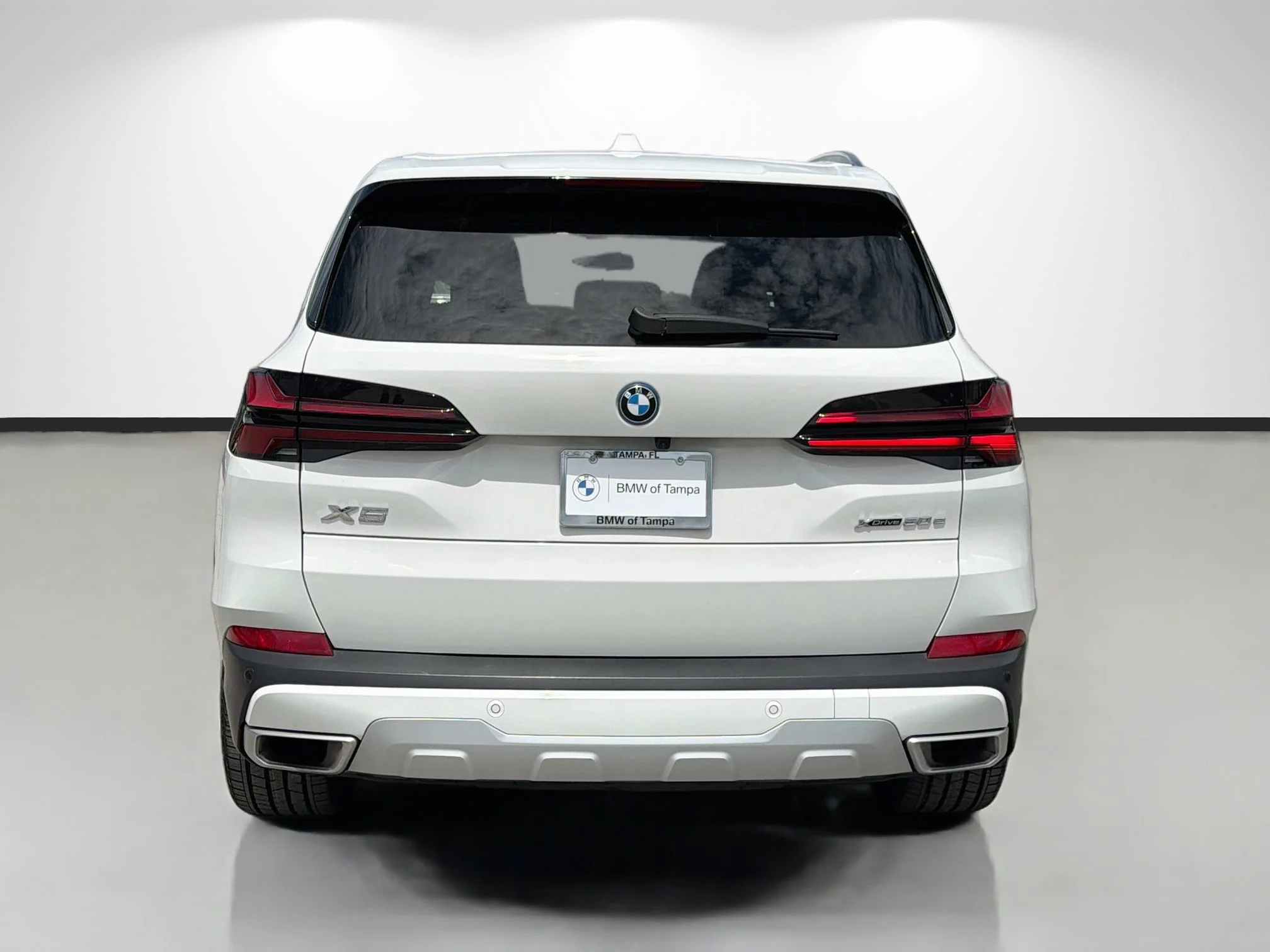 Used 2024 Alpine White BMW xDrive50e image 4
