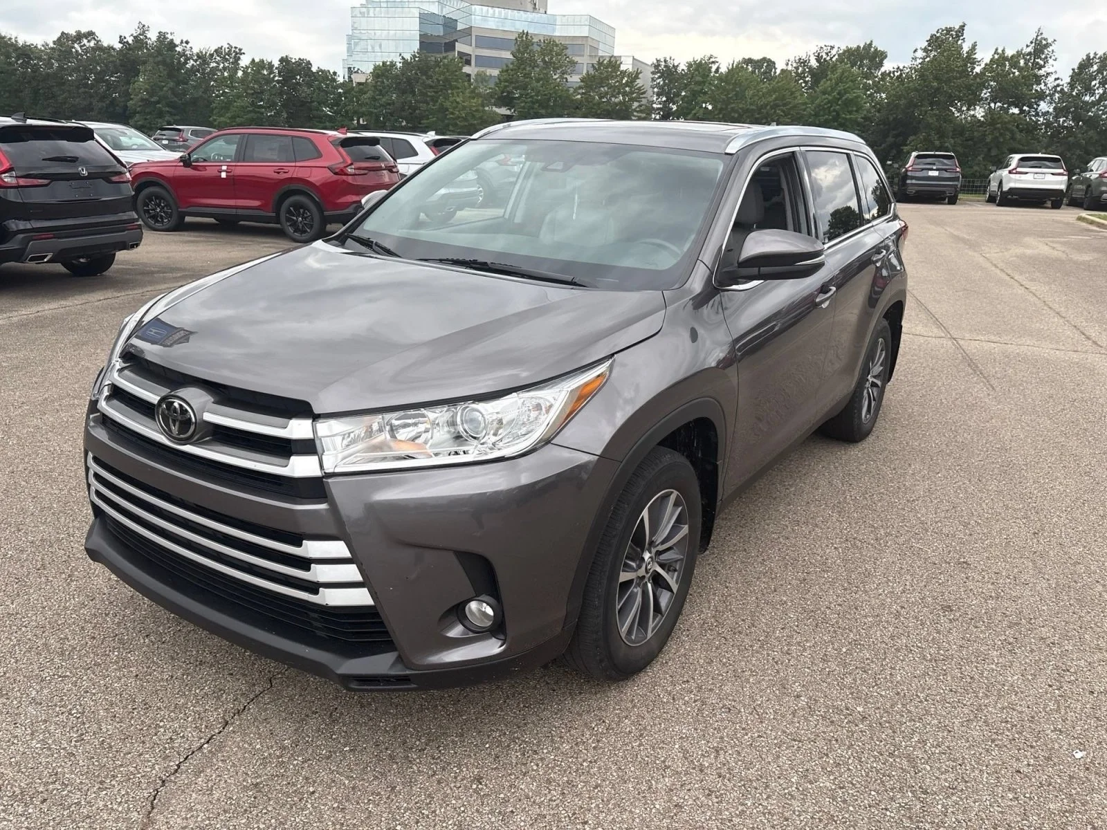 Used 2019 Predawn Gray Mica Toyota XLE image 12