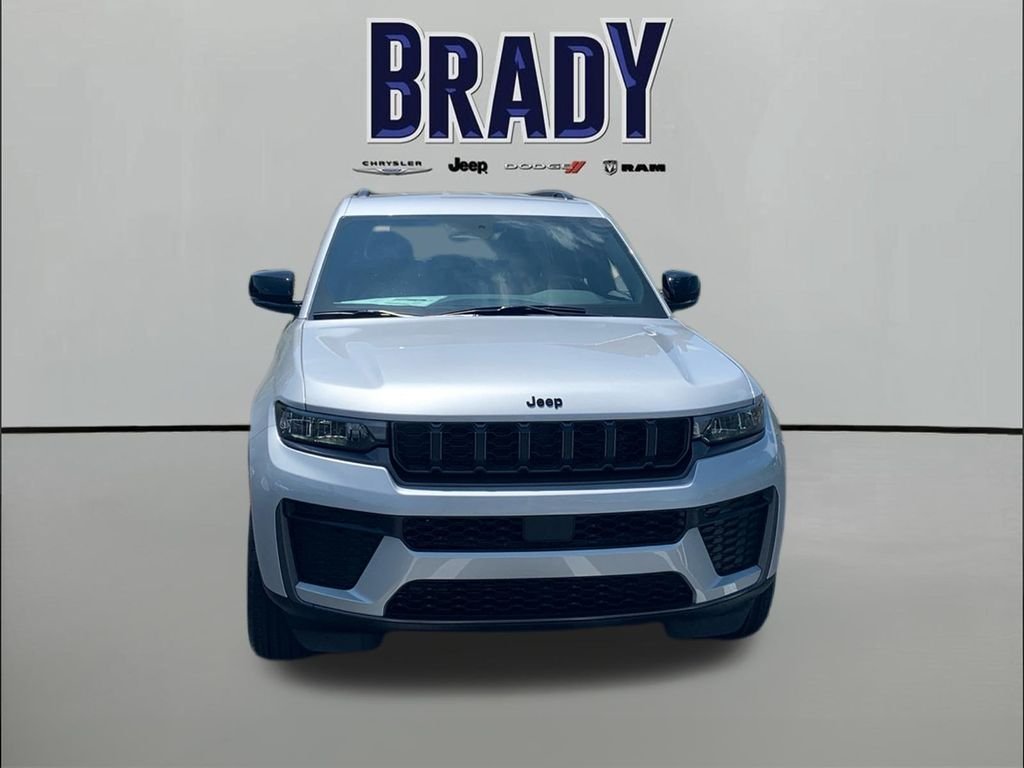 New 2026 Silver Zynith Exterior Paint Jeep Laredo Altitude image 2
