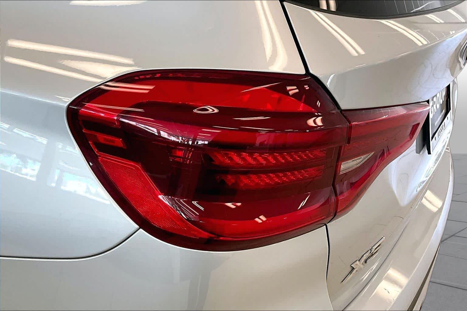 Used 2019 Glacier Silver Metallic BMW xDrive30i image 27