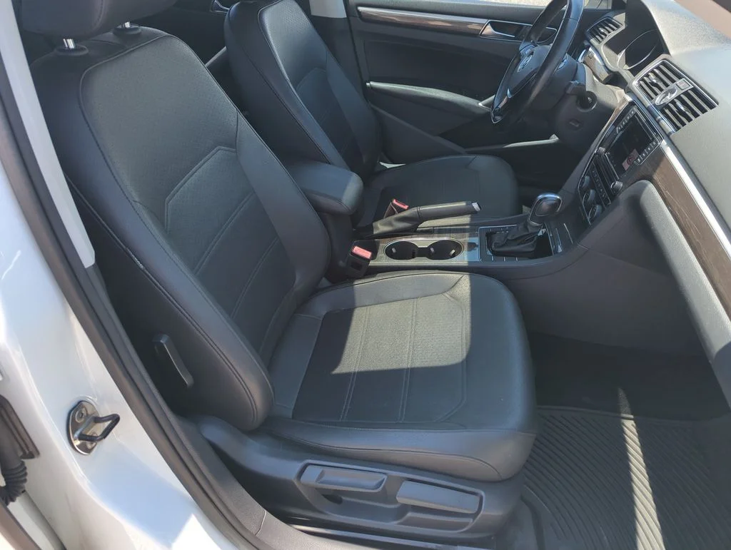 Used 2017 White Volkswagen 1.8T SE image 37