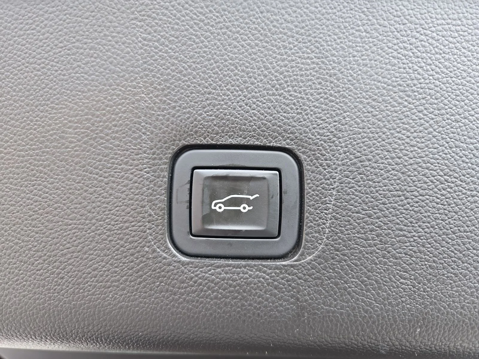 Used 2020 Red Chevrolet High Country image 36