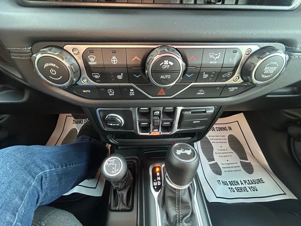 2026 Jeep Wrangler 4-Door Sahara - Photo 25