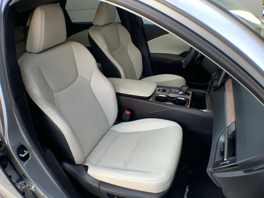 Used 2024 Iridium Lexus Premium+ image 25