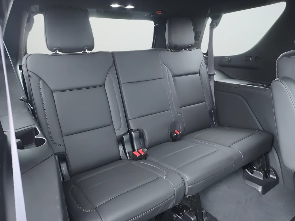 Used 2023 Silver GMC Denali image 23