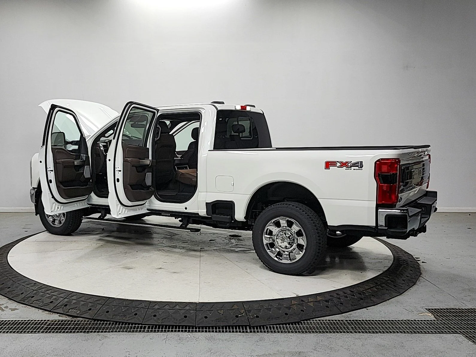 New 2026 Star White Metallic Tri-Coat Ford F-250® King Ranch® image 13