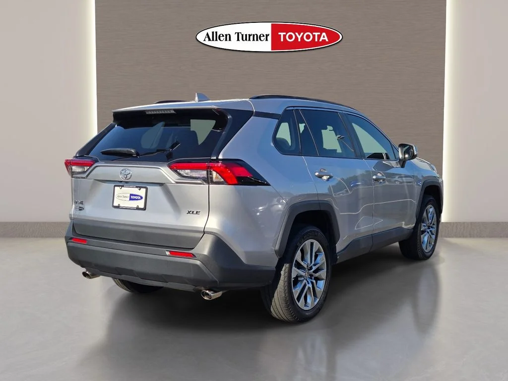 Used 2023 Silver Toyota XLE Premium image 6