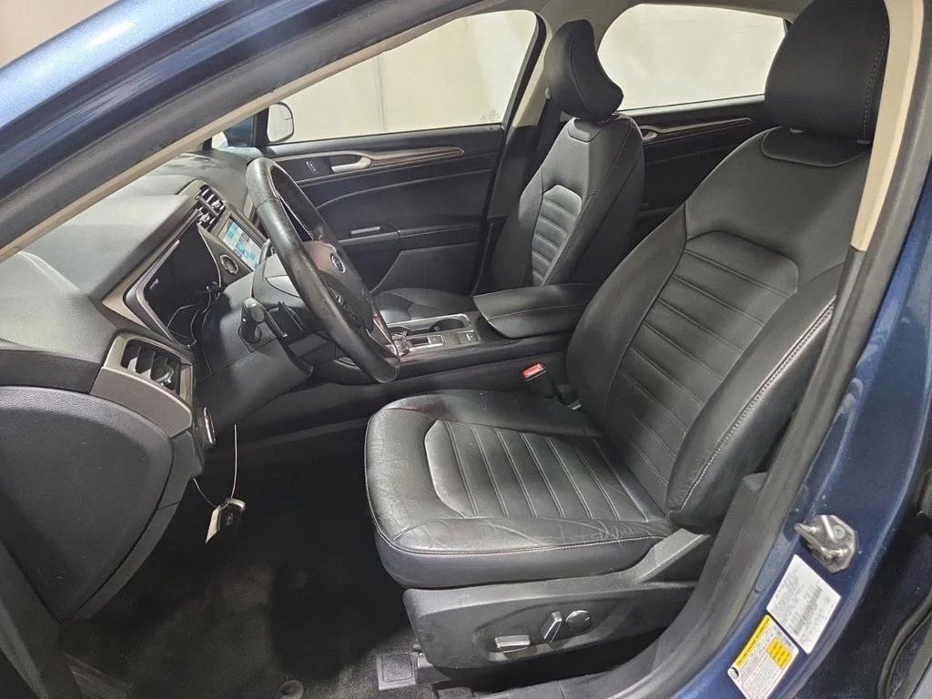Used 2018 Blue Ford SE image 10
