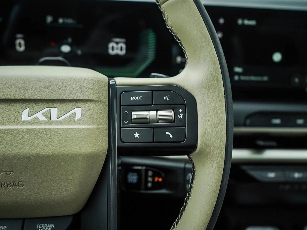 New 2027 Ivory Silver Kia EX AWD image 23