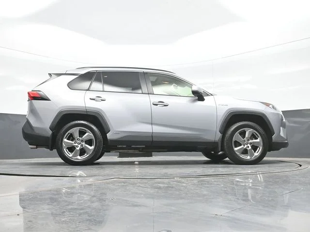 Used 2021 Silver Toyota XLE Premium image 24
