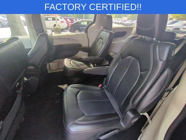 Used 2023 Black Chrysler Touring L image 27
