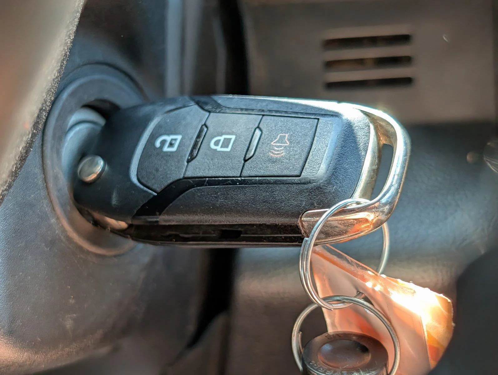 Used 2017 White Platinum Metallic Tri-Coat Ford Lariat image 26