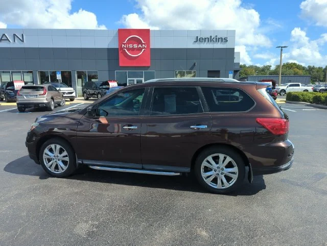 Used 2019 Brown Nissan SL image 10
