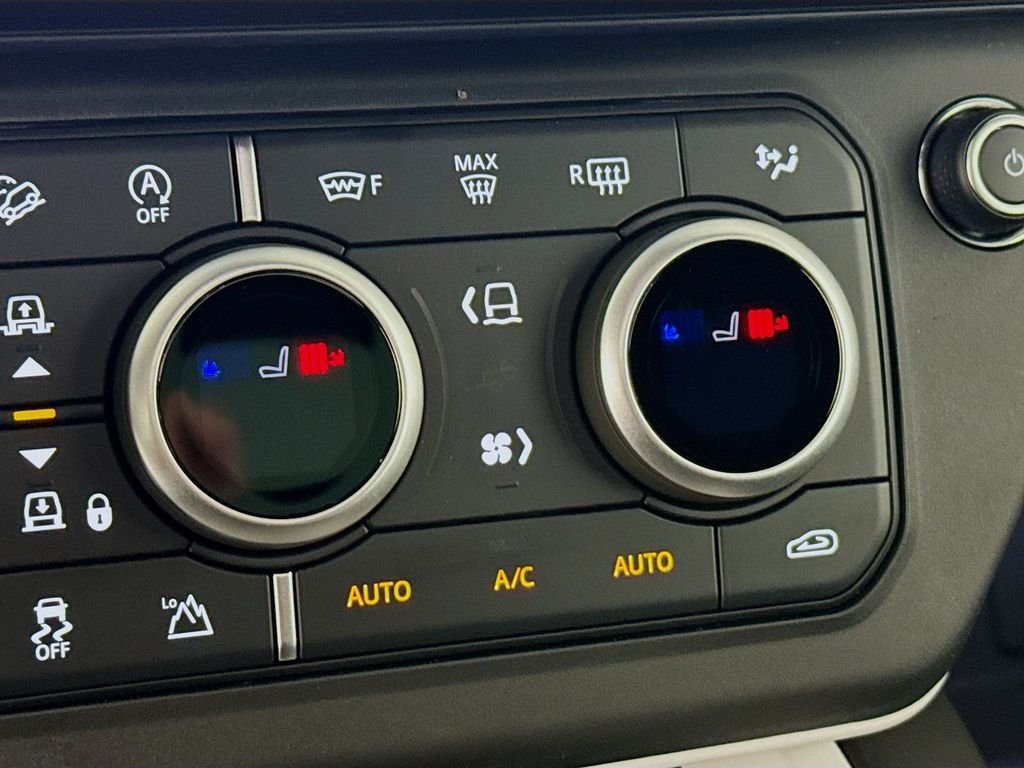 New 2026 Santorini Black Land Rover X-Dynamic SE image 22