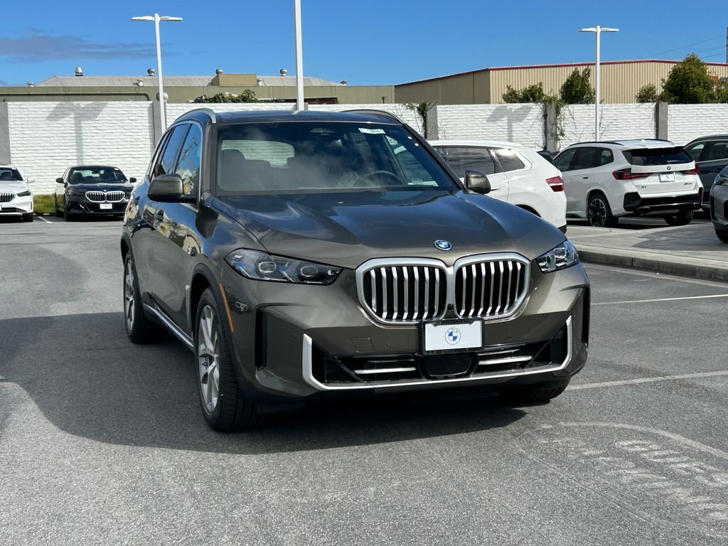 New 2026 Manhattan Green Metallic BMW xDrive50e image 7