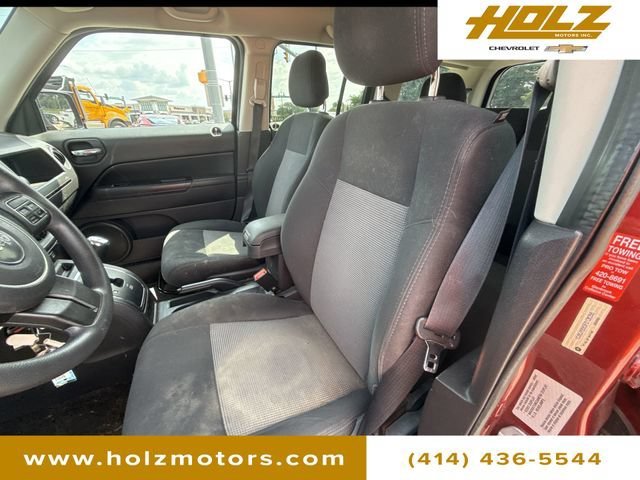 Used 2015 Red Jeep Sport image 32
