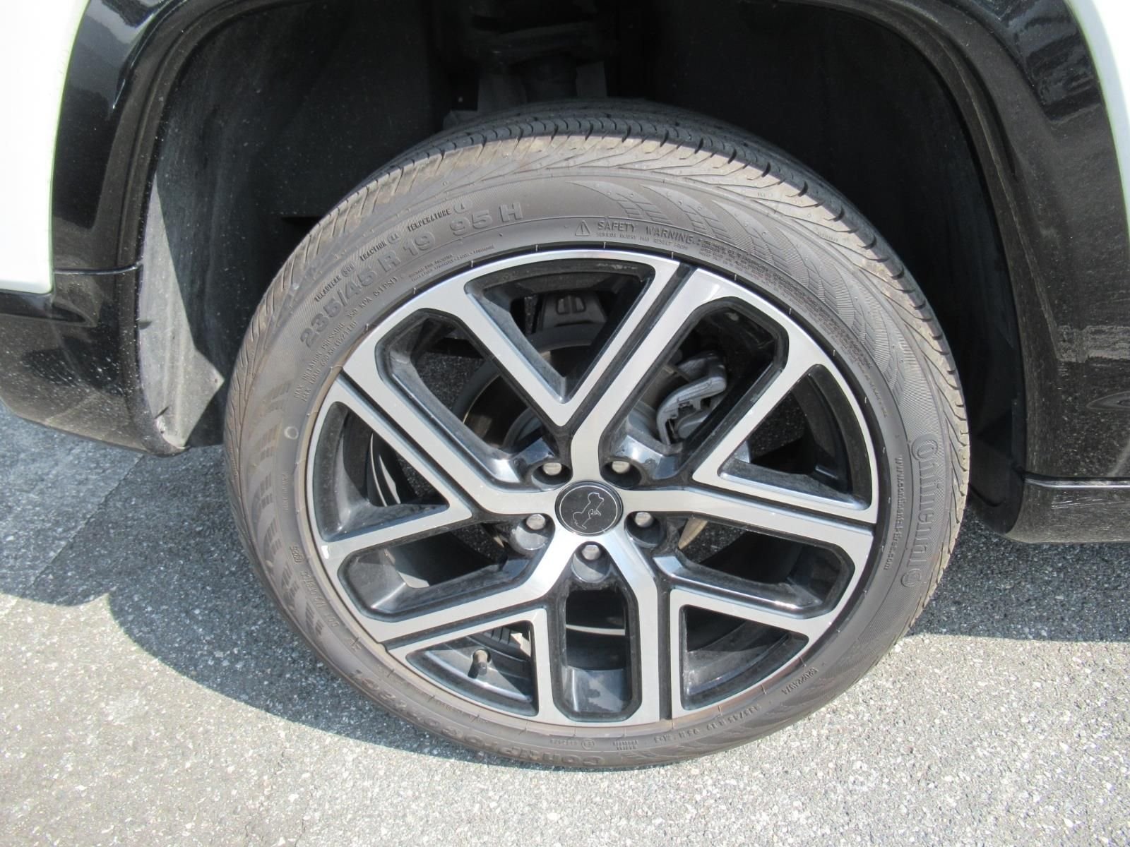 Certified Used 2025 White Jeep Limited image 5