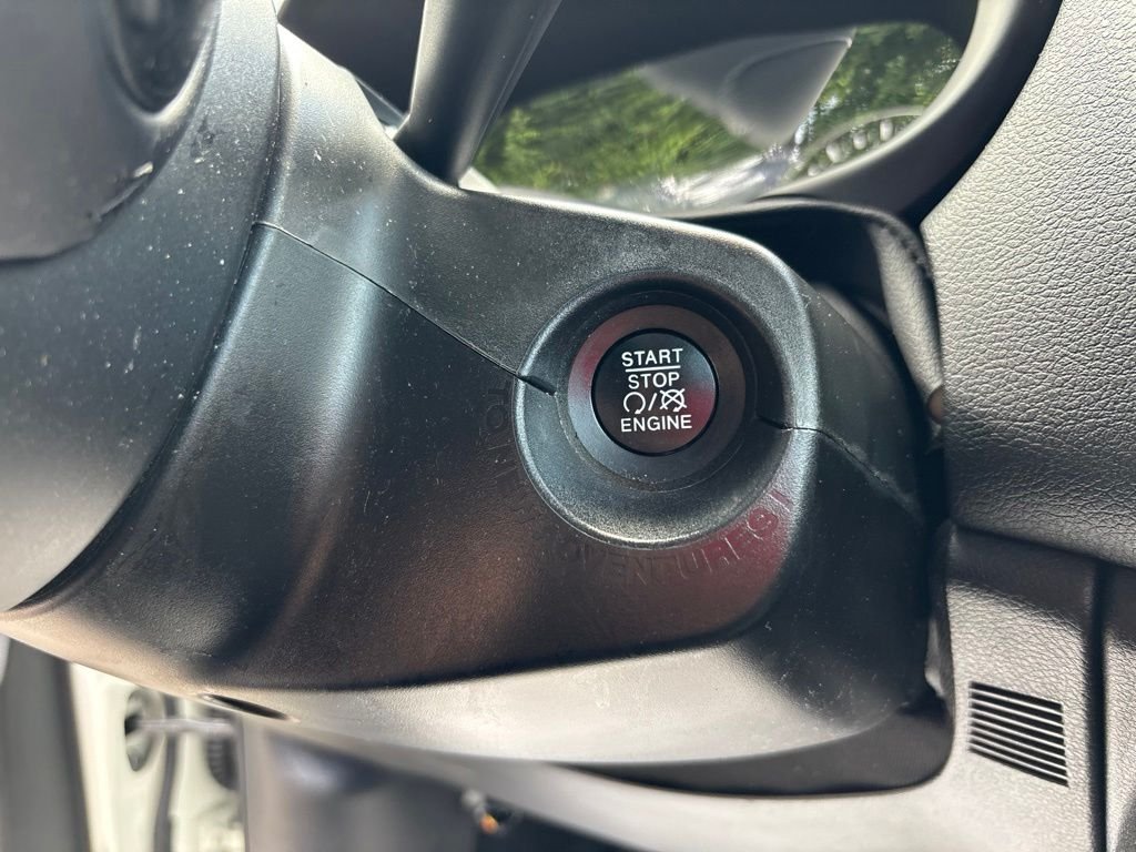 Used 2021 White Jeep Latitude image 24