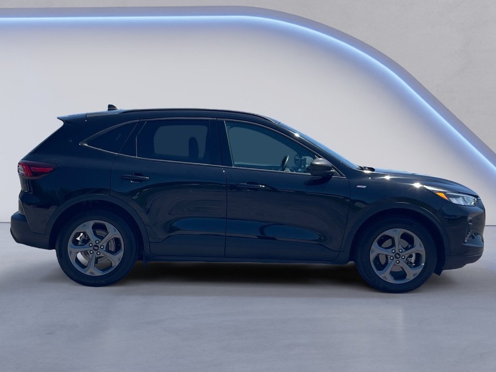 Used 2025 Agate Black Metallic Ford ST-Line image 15