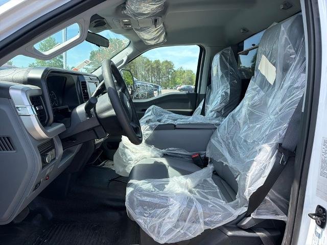 2025 Ford F-550 Super Duty Chassis Cab XL - Photo 43