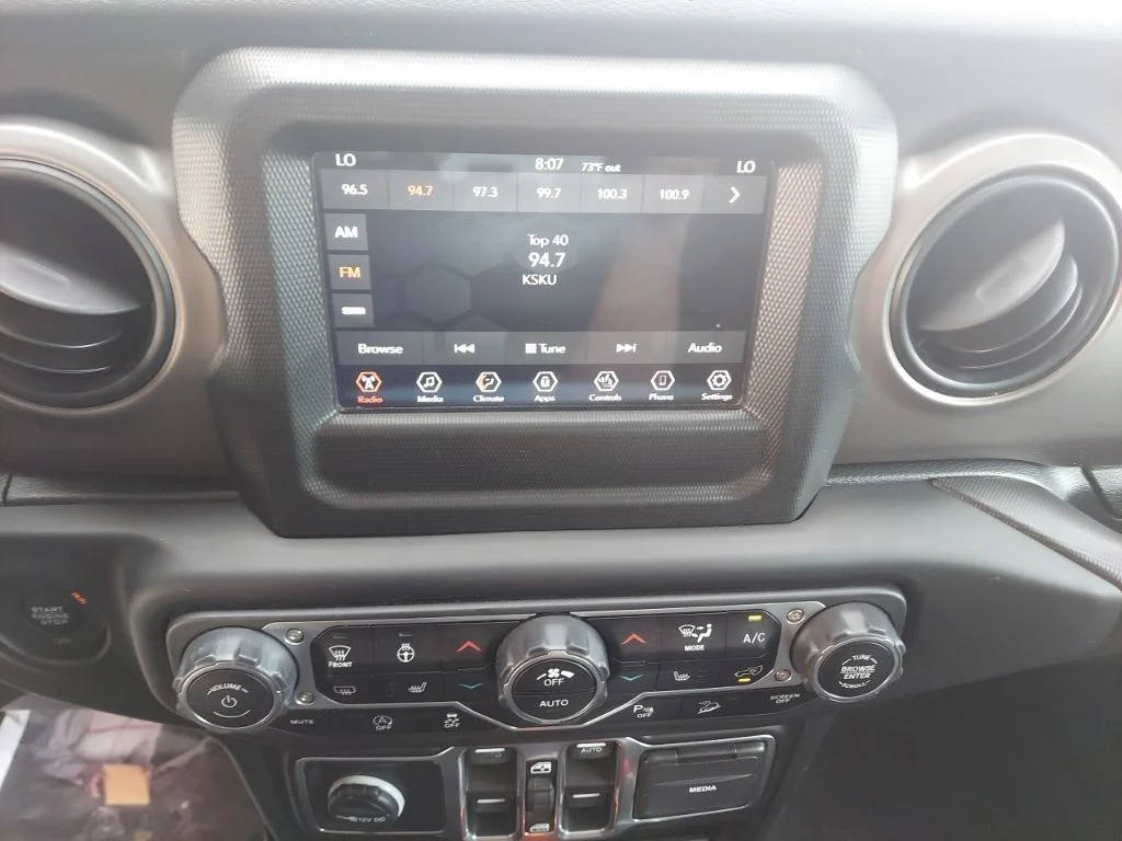Used 2018 Silver Jeep Unlimited Sport S image 19