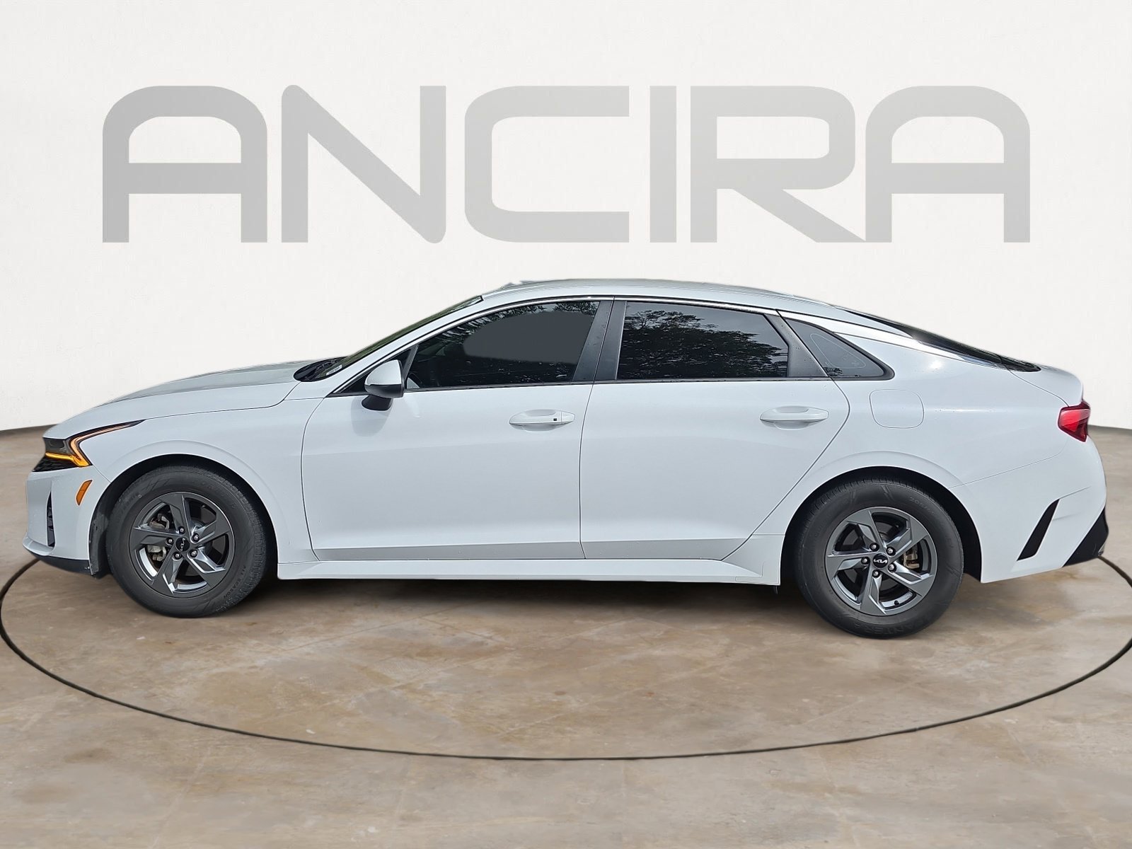 Used 2022 Glacial White Pearl Kia LXS image 4